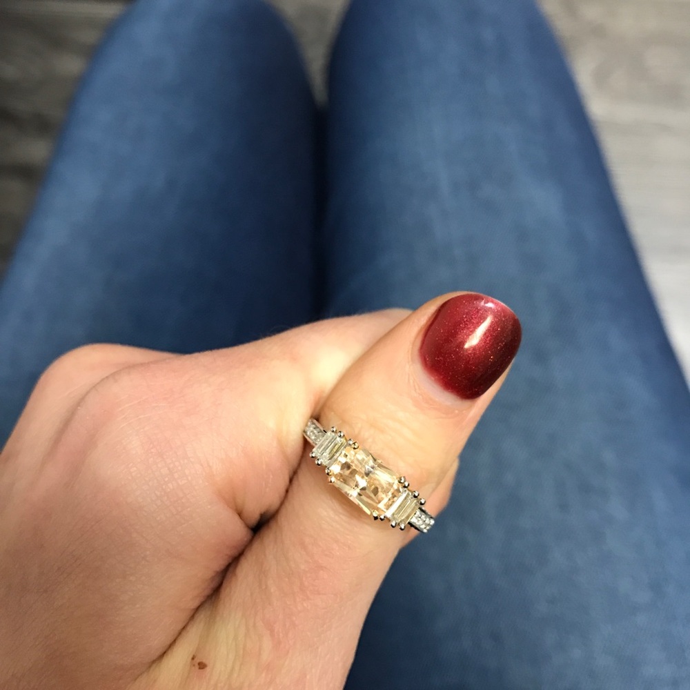 1.53ct UNHEATED Yellow Sapphire and Diamond Ring - Picture 4 of 8